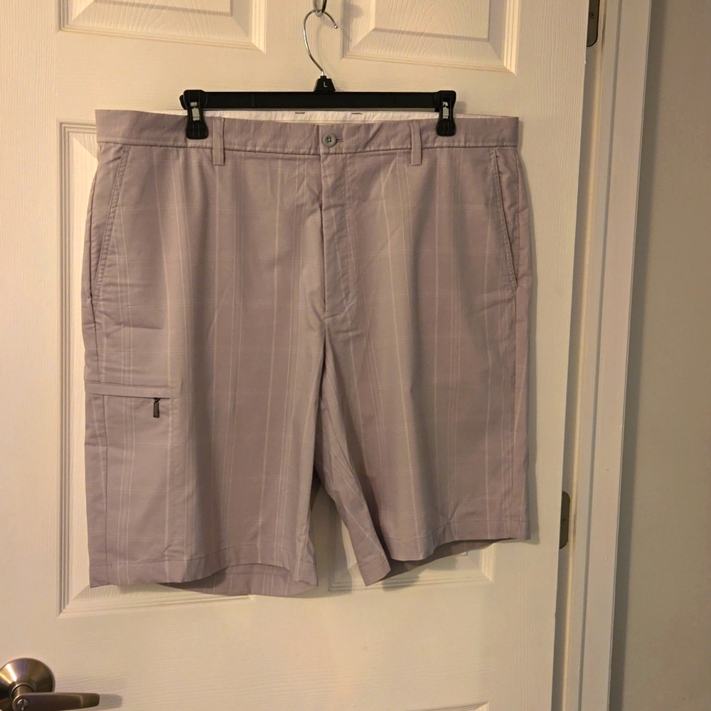 Mens Greg Norman Shorts Size 42 Waist NWOT Set of  2! Gray plaid and white plaid